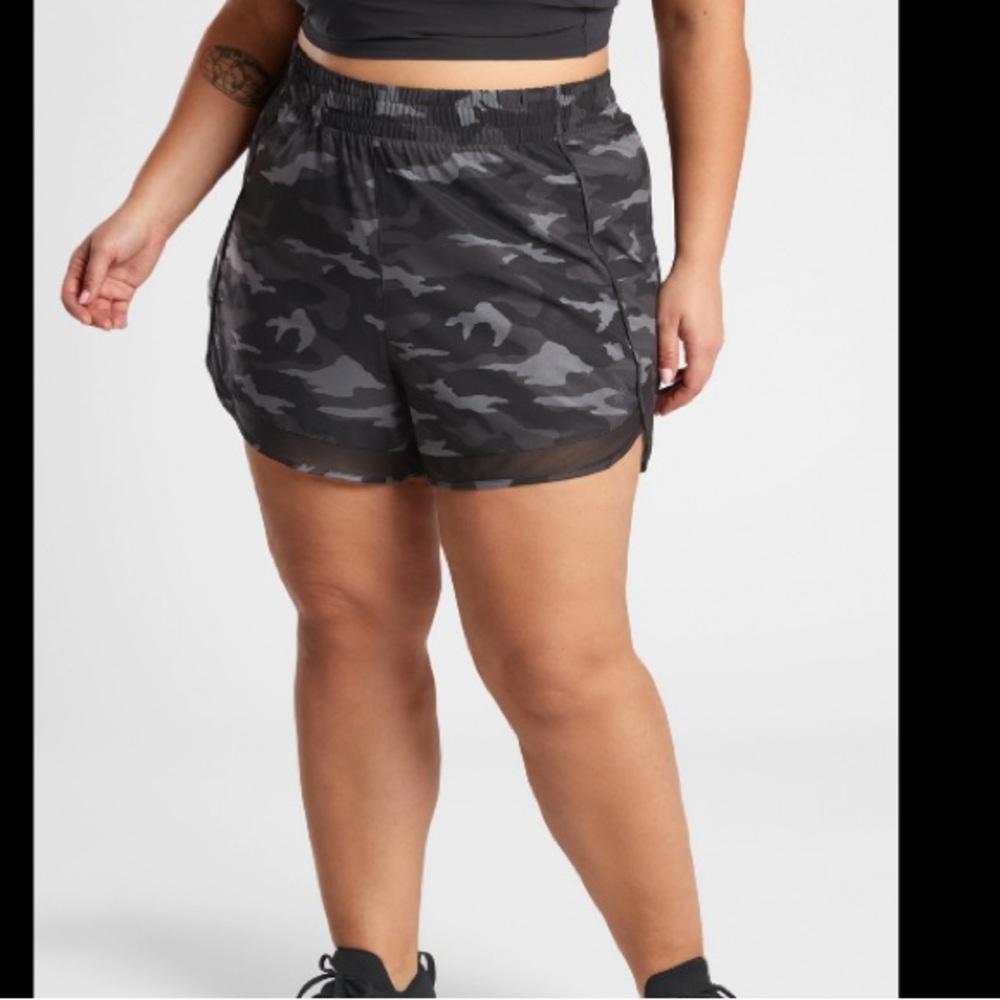 🔥10 for $100🔥 NWT Athleta camo print mesh racer run shorts size 2X